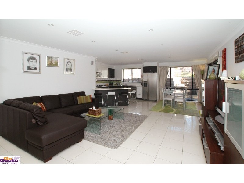 54 Carolyn Jackson Drive, Jerrabomberra NSW 2619