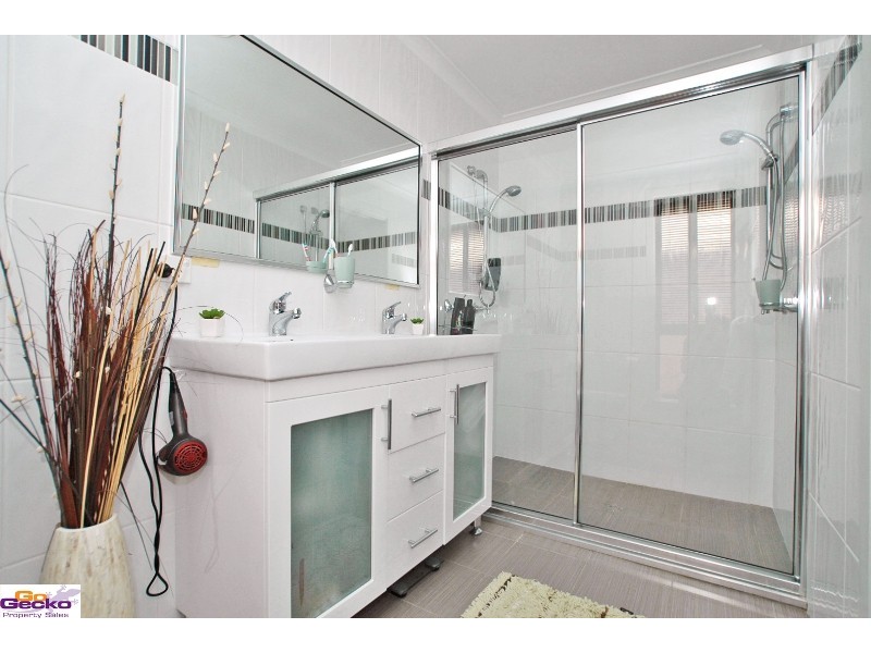 54 Carolyn Jackson Drive, Jerrabomberra NSW 2619