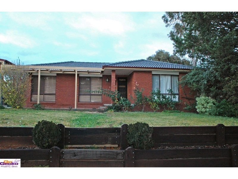 27 Crest Park Parade, Queanbeyan NSW 2620