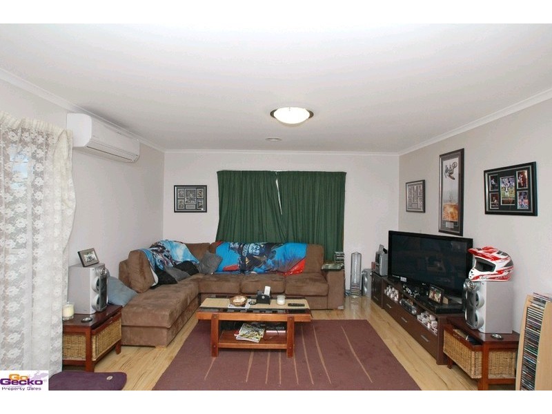 27 Crest Park Parade, Queanbeyan NSW 2620