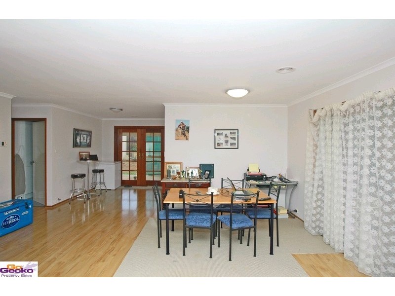 27 Crest Park Parade, Queanbeyan NSW 2620