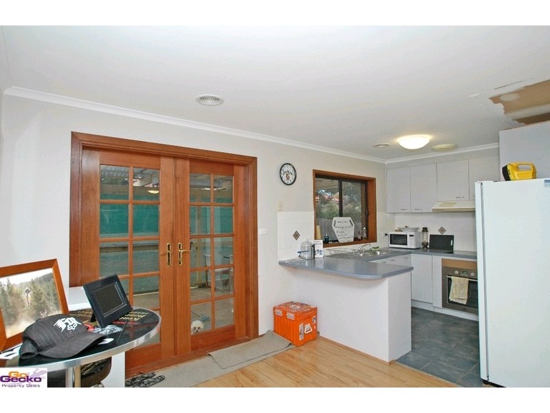 27 Crest Park Parade, Queanbeyan NSW 2620
