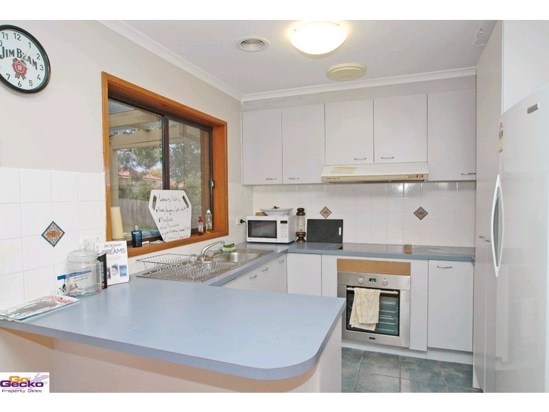27 Crest Park Parade, Queanbeyan NSW 2620