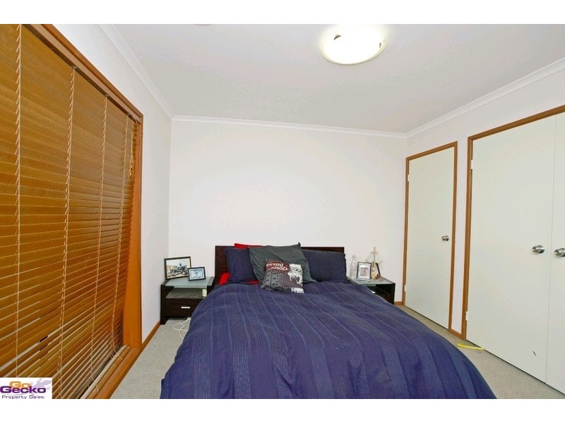 27 Crest Park Parade, Queanbeyan NSW 2620