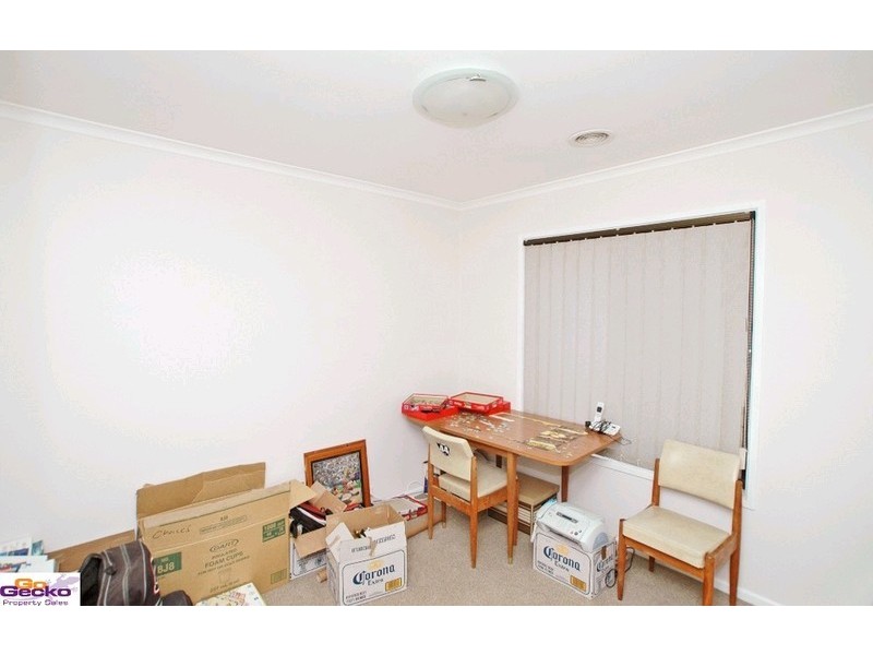 27 Crest Park Parade, Queanbeyan NSW 2620
