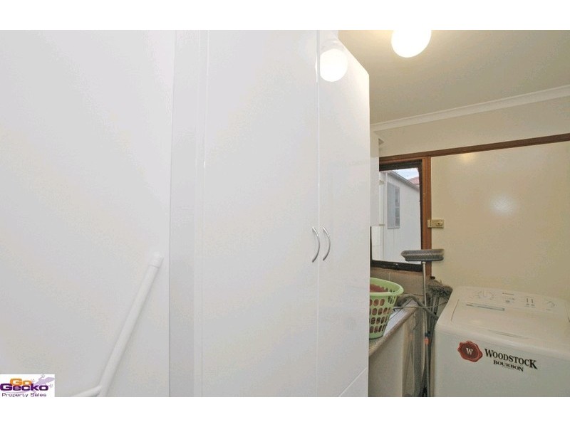 27 Crest Park Parade, Queanbeyan NSW 2620