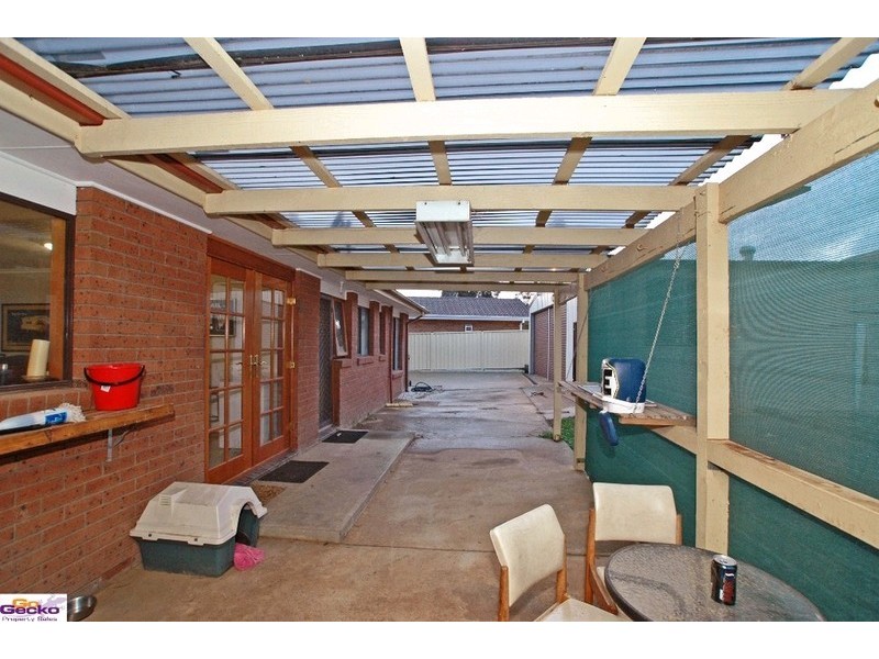 27 Crest Park Parade, Queanbeyan NSW 2620