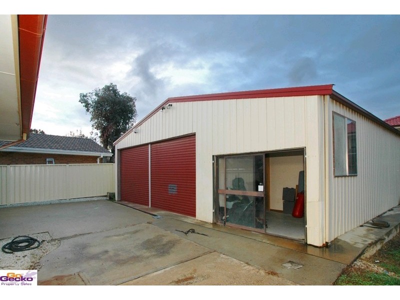 27 Crest Park Parade, Queanbeyan NSW 2620