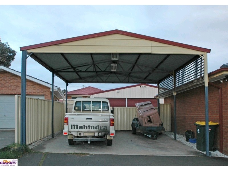 27 Crest Park Parade, Queanbeyan NSW 2620