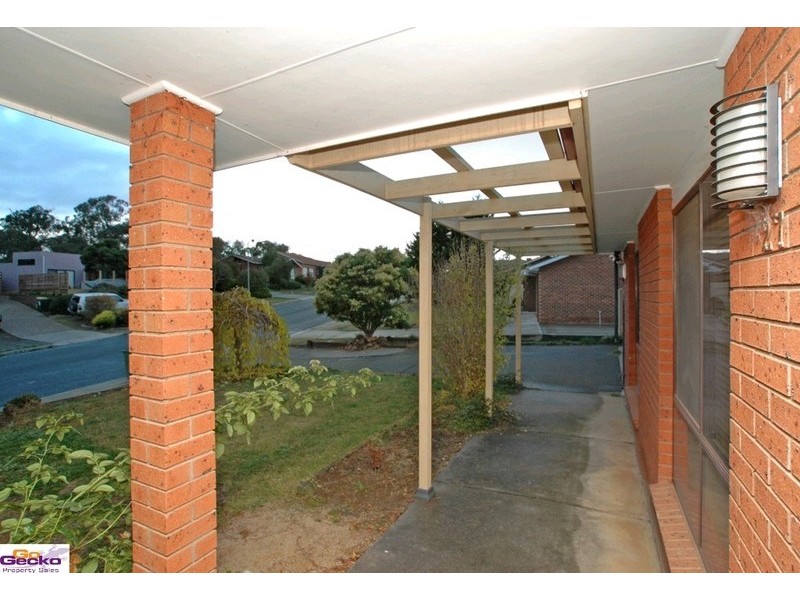 27 Crest Park Parade, Queanbeyan NSW 2620