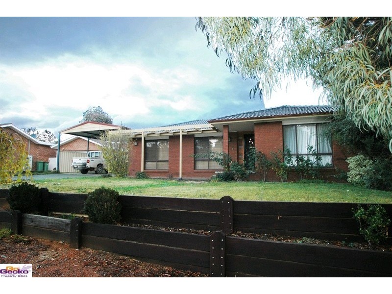 27 Crest Park Parade, Queanbeyan NSW 2620