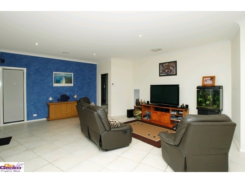 27 Magnolia Close, Jerrabomberra NSW 2619