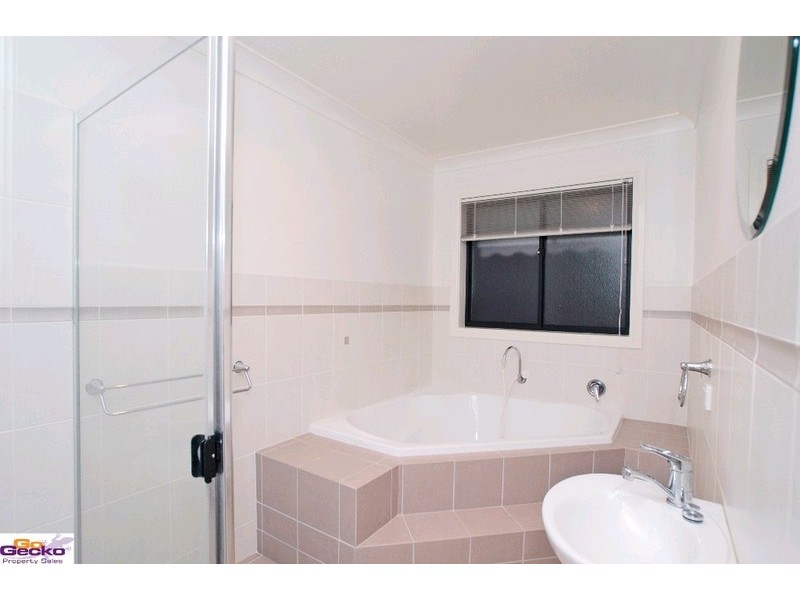 27 Magnolia Close, Jerrabomberra NSW 2619