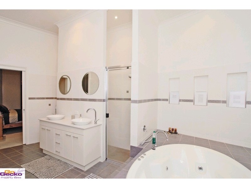 27 Magnolia Close, Jerrabomberra NSW 2619