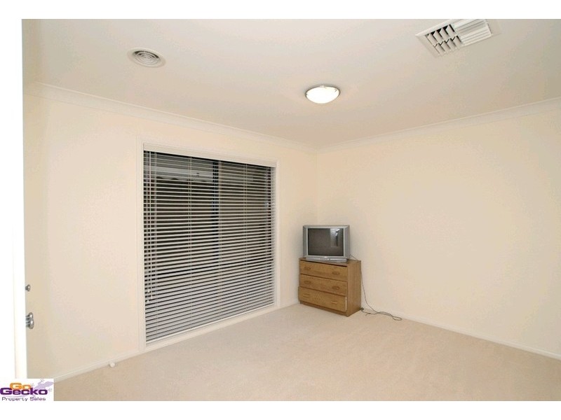 27 Magnolia Close, Jerrabomberra NSW 2619