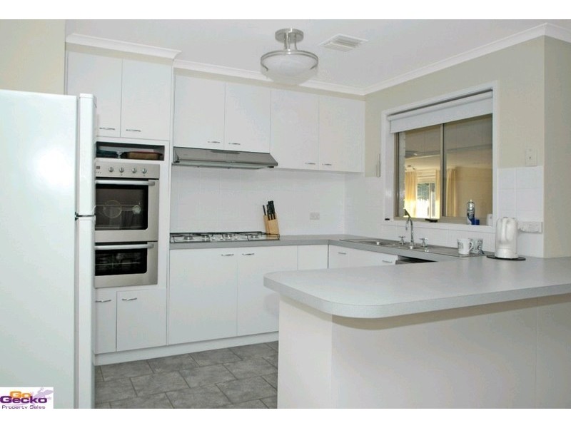 17 Winter Place, Jerrabomberra NSW 2619