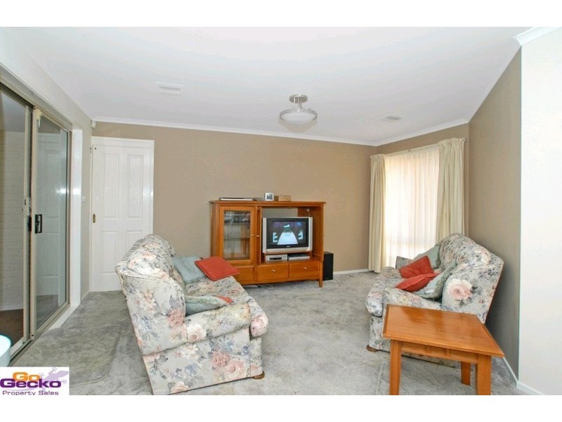17 Winter Place, Jerrabomberra NSW 2619