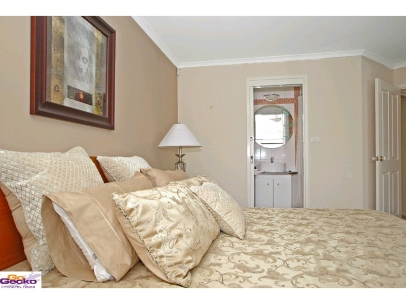 17 Winter Place, Jerrabomberra NSW 2619