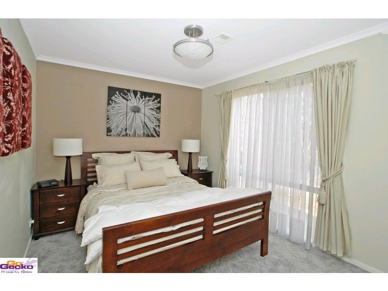 17 Winter Place, Jerrabomberra NSW 2619