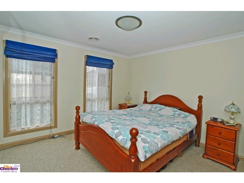 11 Tennyson Drive, Queanbeyan NSW 2620