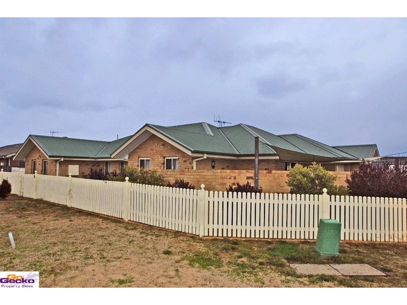 11 Tennyson Drive, Queanbeyan NSW 2620