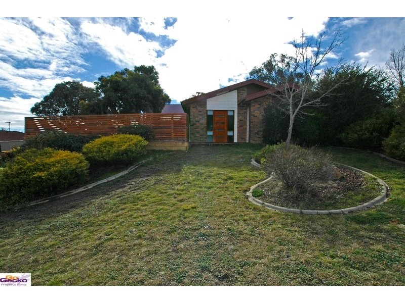 24 Crest Park Parade, Queanbeyan NSW 2620