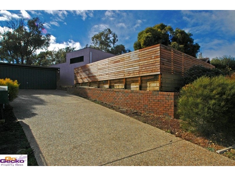 24 Crest Park Parade, Queanbeyan NSW 2620