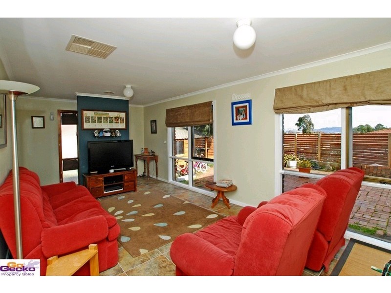 24 Crest Park Parade, Queanbeyan NSW 2620