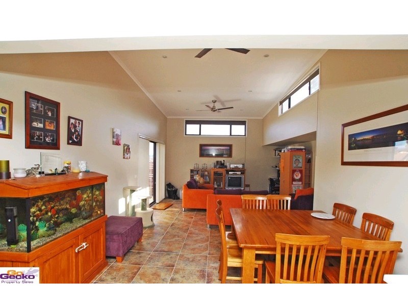 24 Crest Park Parade, Queanbeyan NSW 2620