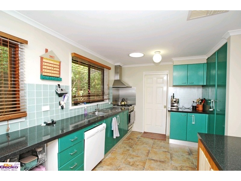 24 Crest Park Parade, Queanbeyan NSW 2620