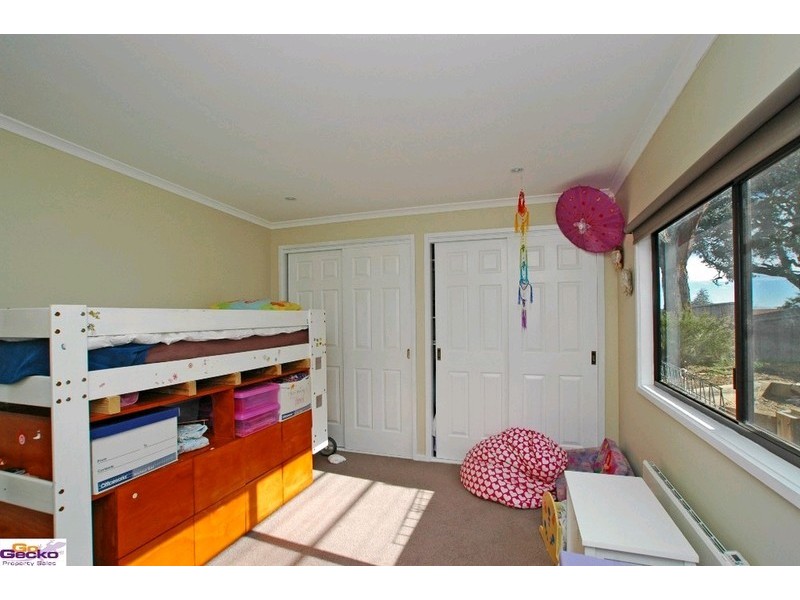 24 Crest Park Parade, Queanbeyan NSW 2620