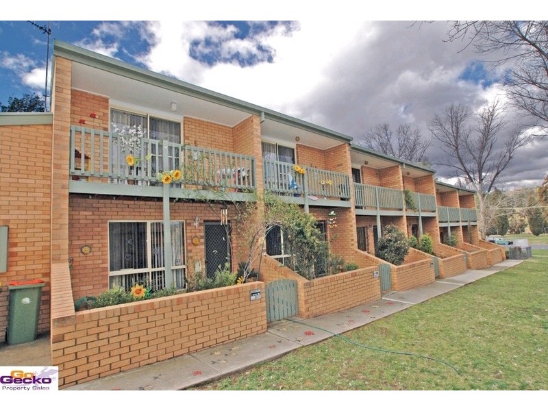 1/4 Booth Street, Queanbeyan NSW 2620