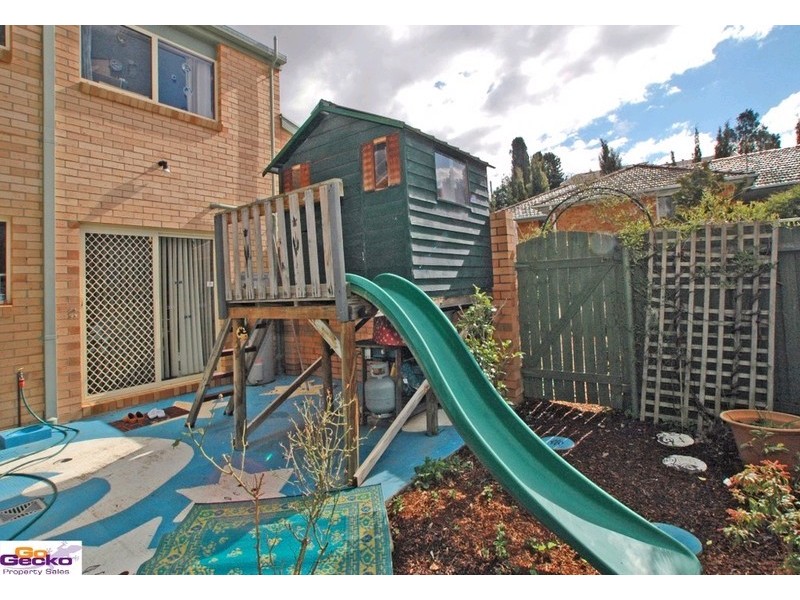 1/4 Booth Street, Queanbeyan NSW 2620