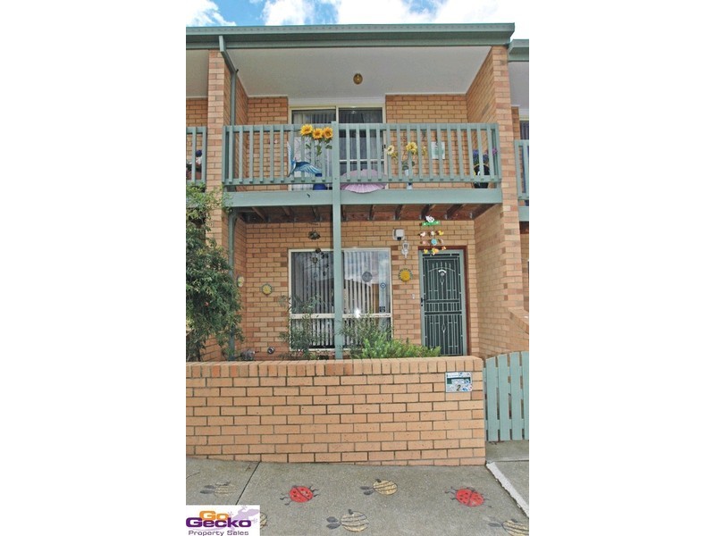 2/4 Booth Street, Queanbeyan NSW 2620