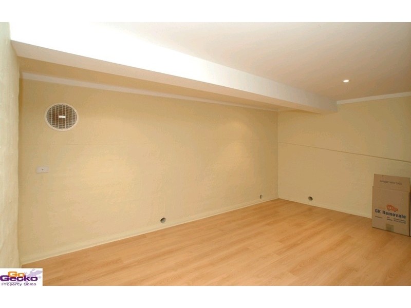 10 Swan Place, Queanbeyan NSW 2620