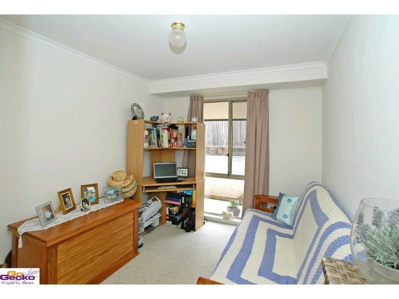 2/16 Mcinnes Street, Queanbeyan NSW 2620
