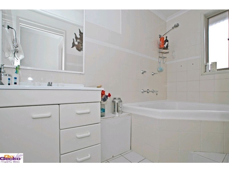 2/16 Mcinnes Street, Queanbeyan NSW 2620