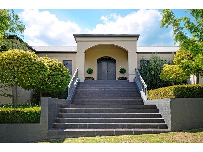 15 Nicholii Loop, Jerrabomberra NSW 2619