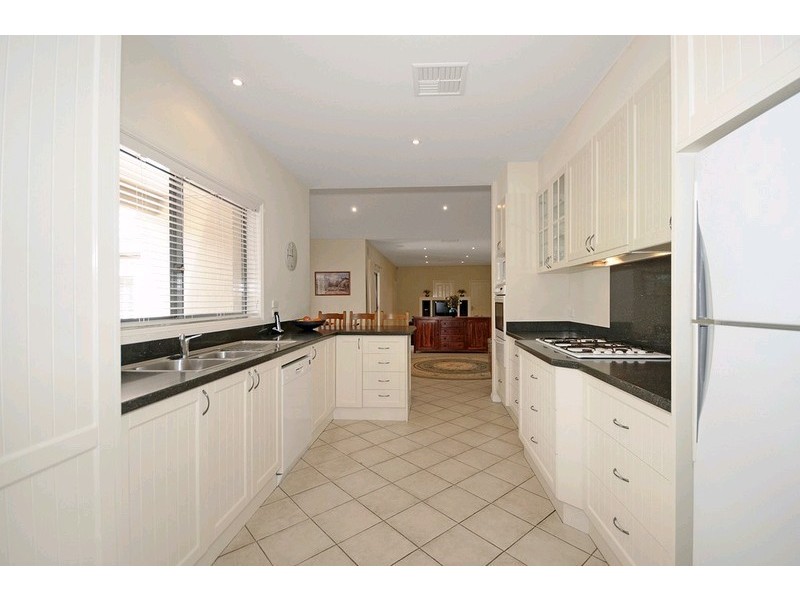 15 Nicholii Loop, Jerrabomberra NSW 2619
