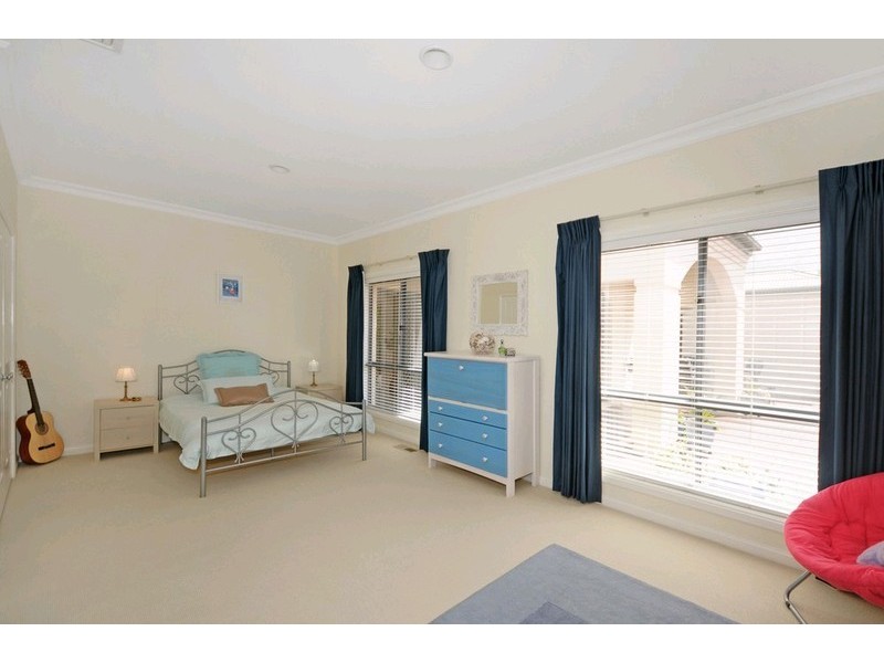 15 Nicholii Loop, Jerrabomberra NSW 2619