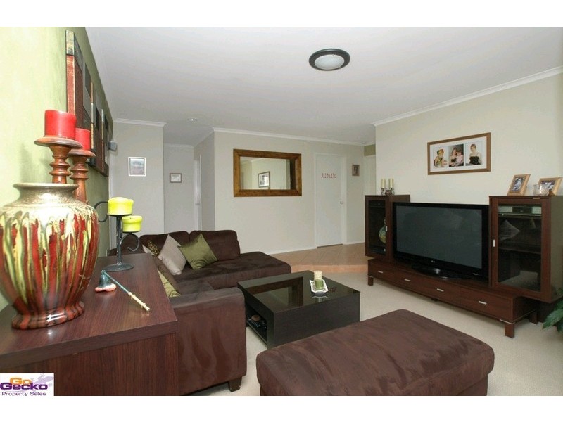 2/4-10 Brudenell Drive, Jerrabomberra NSW 2619