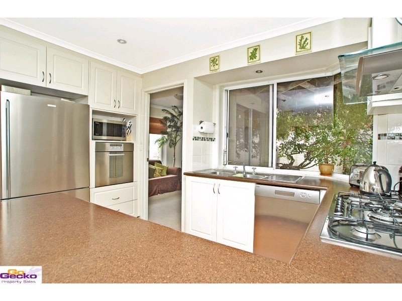 2/4-10 Brudenell Drive, Jerrabomberra NSW 2619