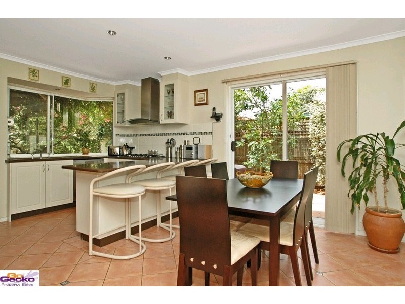 2/4-10 Brudenell Drive, Jerrabomberra NSW 2619