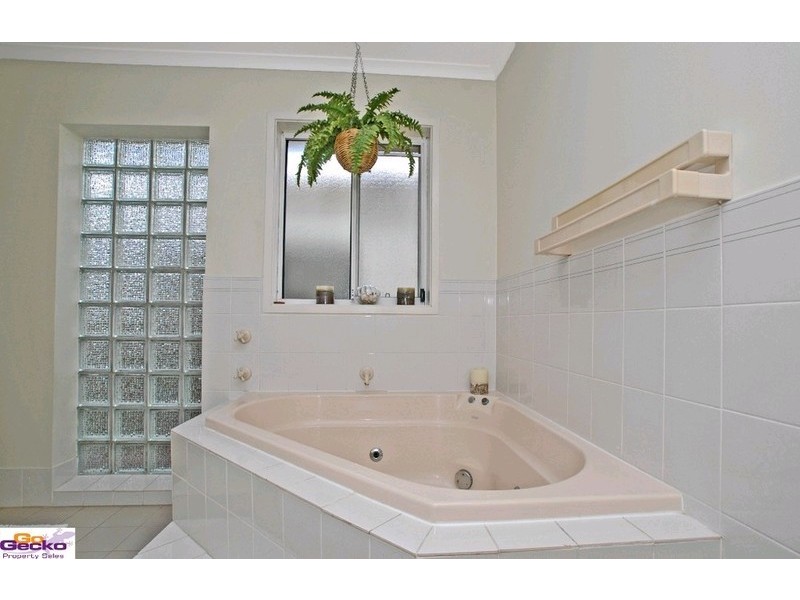 2/4-10 Brudenell Drive, Jerrabomberra NSW 2619