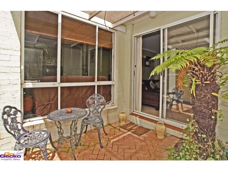 2/4-10 Brudenell Drive, Jerrabomberra NSW 2619