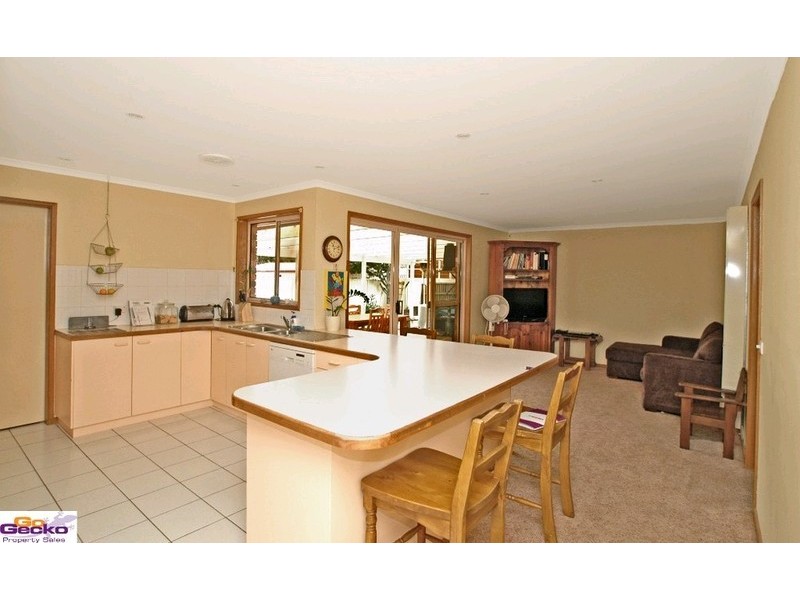 14 Walker Crescent, Jerrabomberra NSW 2619