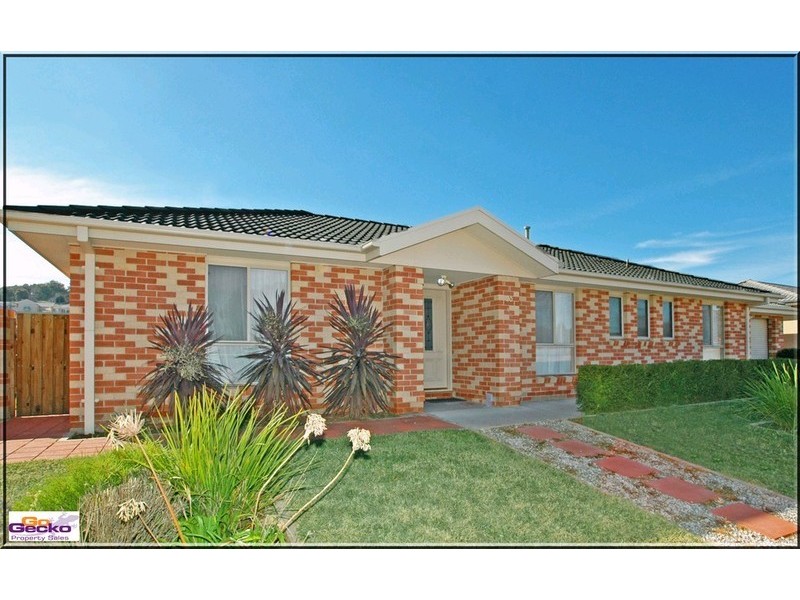20 Unwin Avenue, Jerrabomberra NSW 2619