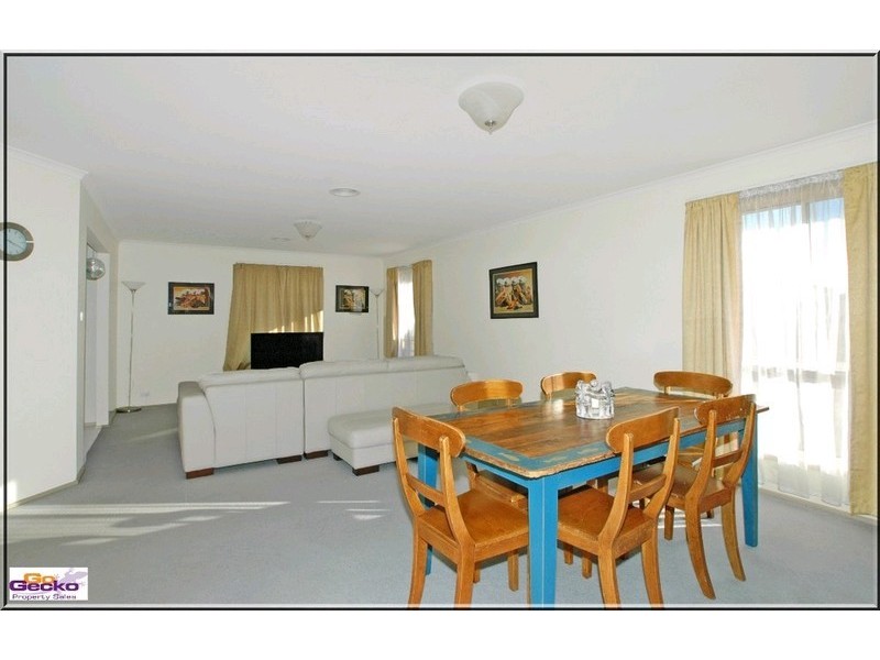 20 Unwin Avenue, Jerrabomberra NSW 2619