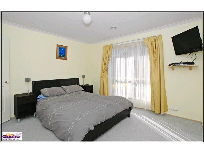 20 Unwin Avenue, Jerrabomberra NSW 2619