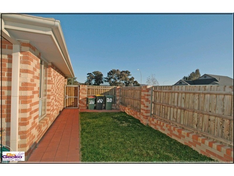 20 Unwin Avenue, Jerrabomberra NSW 2619